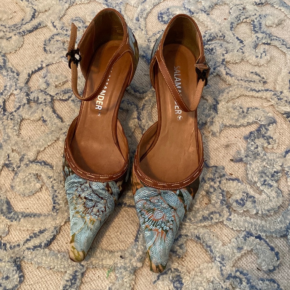 Gorgonzola statement shoe!